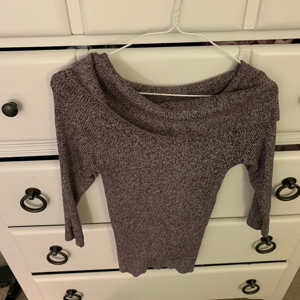 Size small New York and company turtleneck!